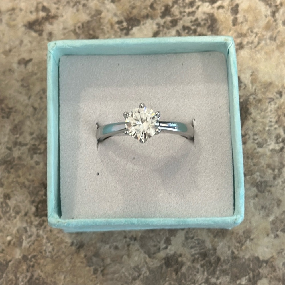 Certified 1 ct Moissanite ring. 925 Sterling Silver.  New without tags